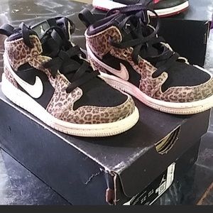 Jordan 1s black / ivory